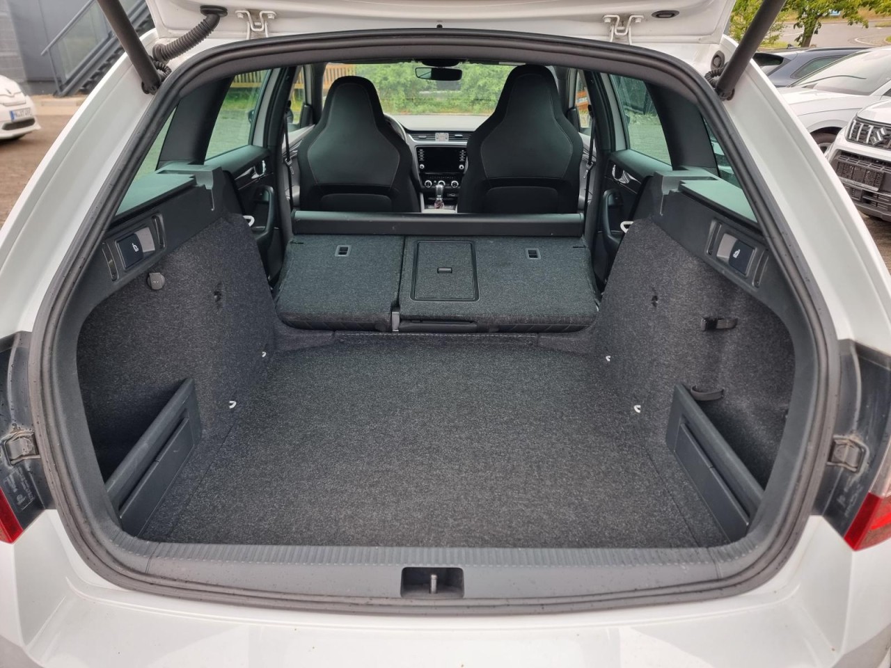 Octavia Combi 2.0 TDI RS 4×4 PANO KLIMA NAV LED - Bild 20