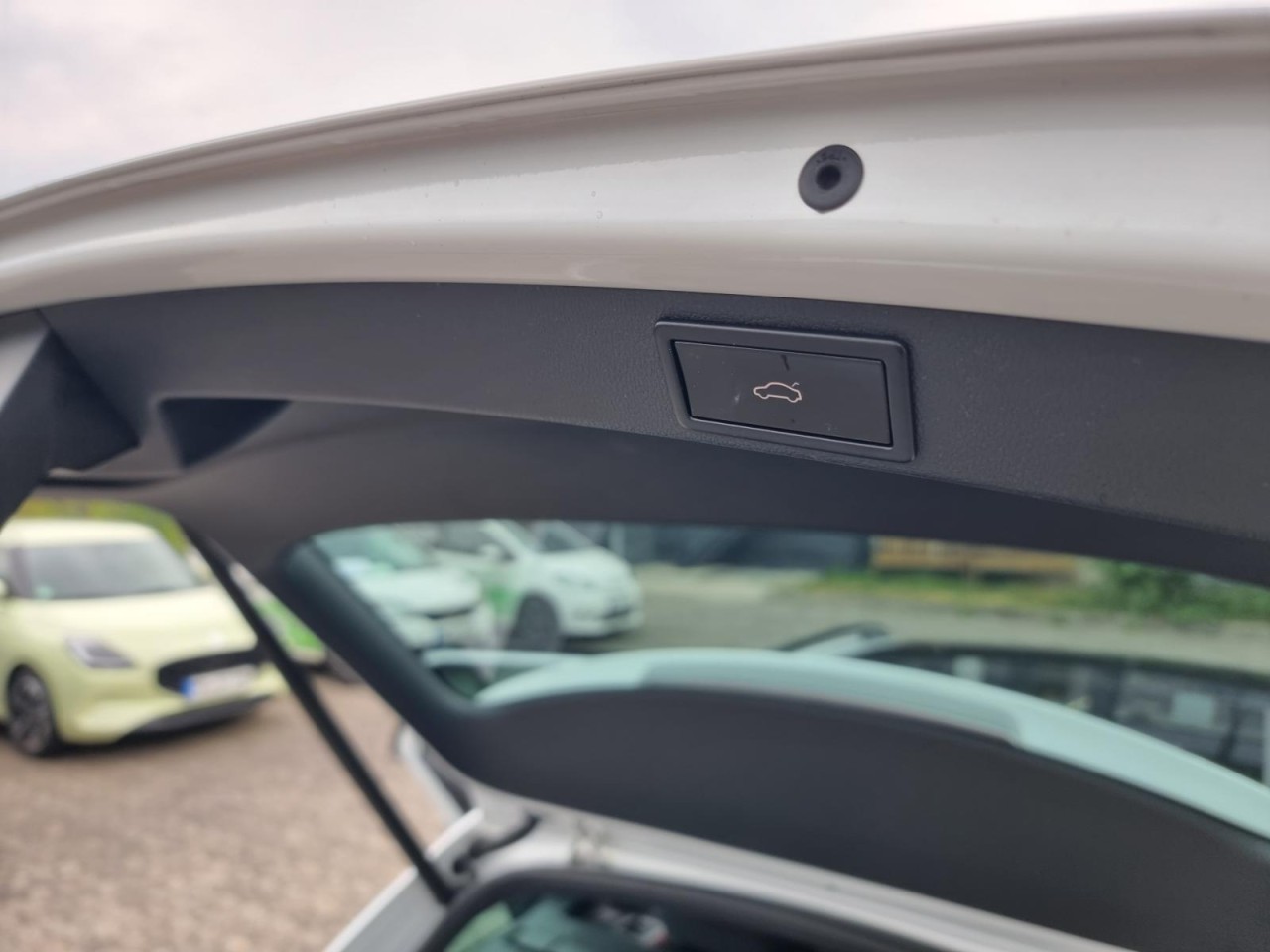 Octavia Combi 2.0 TDI RS 4×4 PANO KLIMA NAV LED - Bild 21