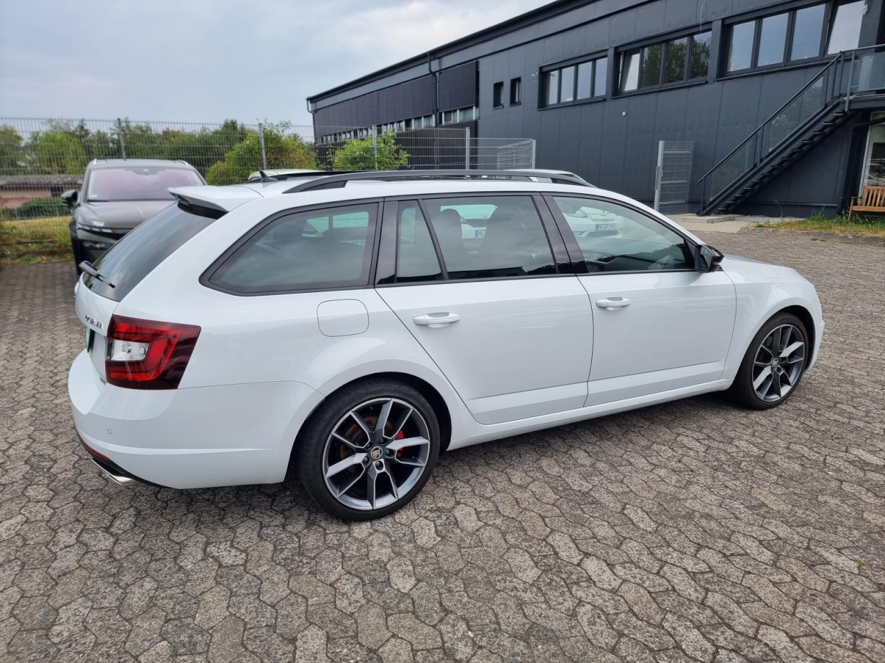 Octavia Combi 2.0 TDI RS 4×4 PANO KLIMA NAV LED - Bild 24