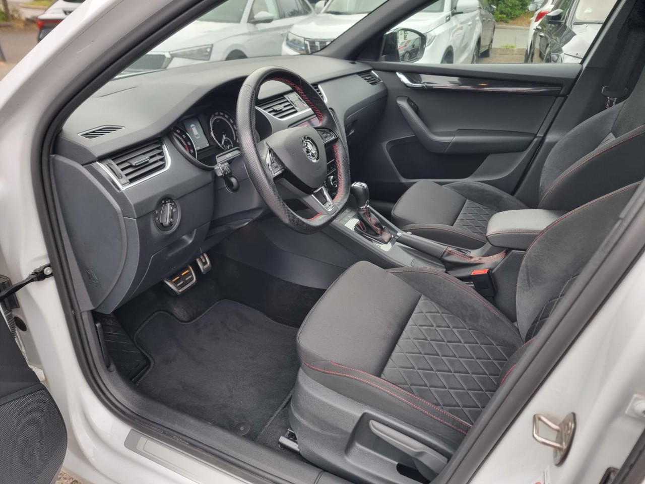 Octavia Combi 2.0 TDI RS 4×4 PANO KLIMA NAV LED - Bild 27