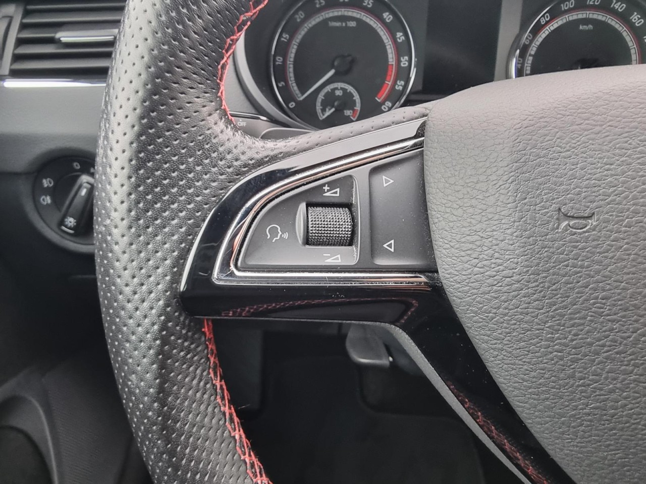 Octavia Combi 2.0 TDI RS 4×4 PANO KLIMA NAV LED - Bild 30