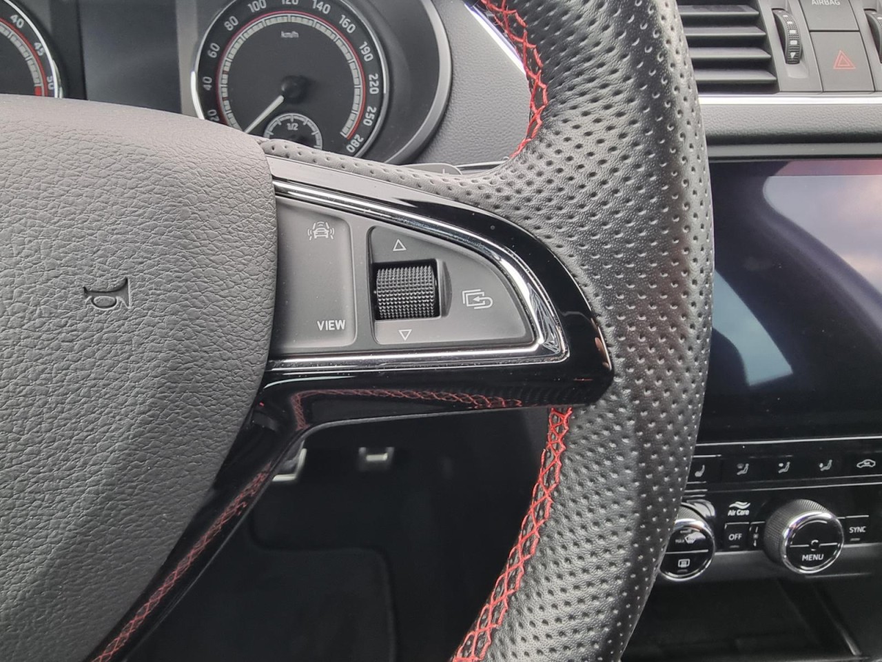 Octavia Combi 2.0 TDI RS 4×4 PANO KLIMA NAV LED - Bild 31