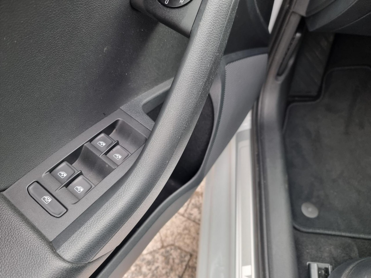 Octavia Combi 2.0 TDI RS 4×4 PANO KLIMA NAV LED - Bild 6