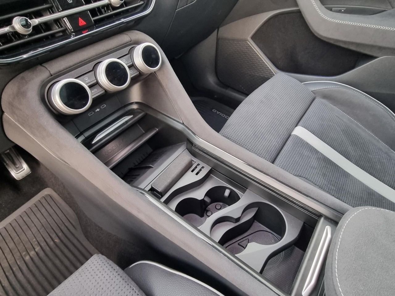 Kodiaq 2.0 TDI DSG Sportline 4×4 NAVI AHK STHZ - Bild 11