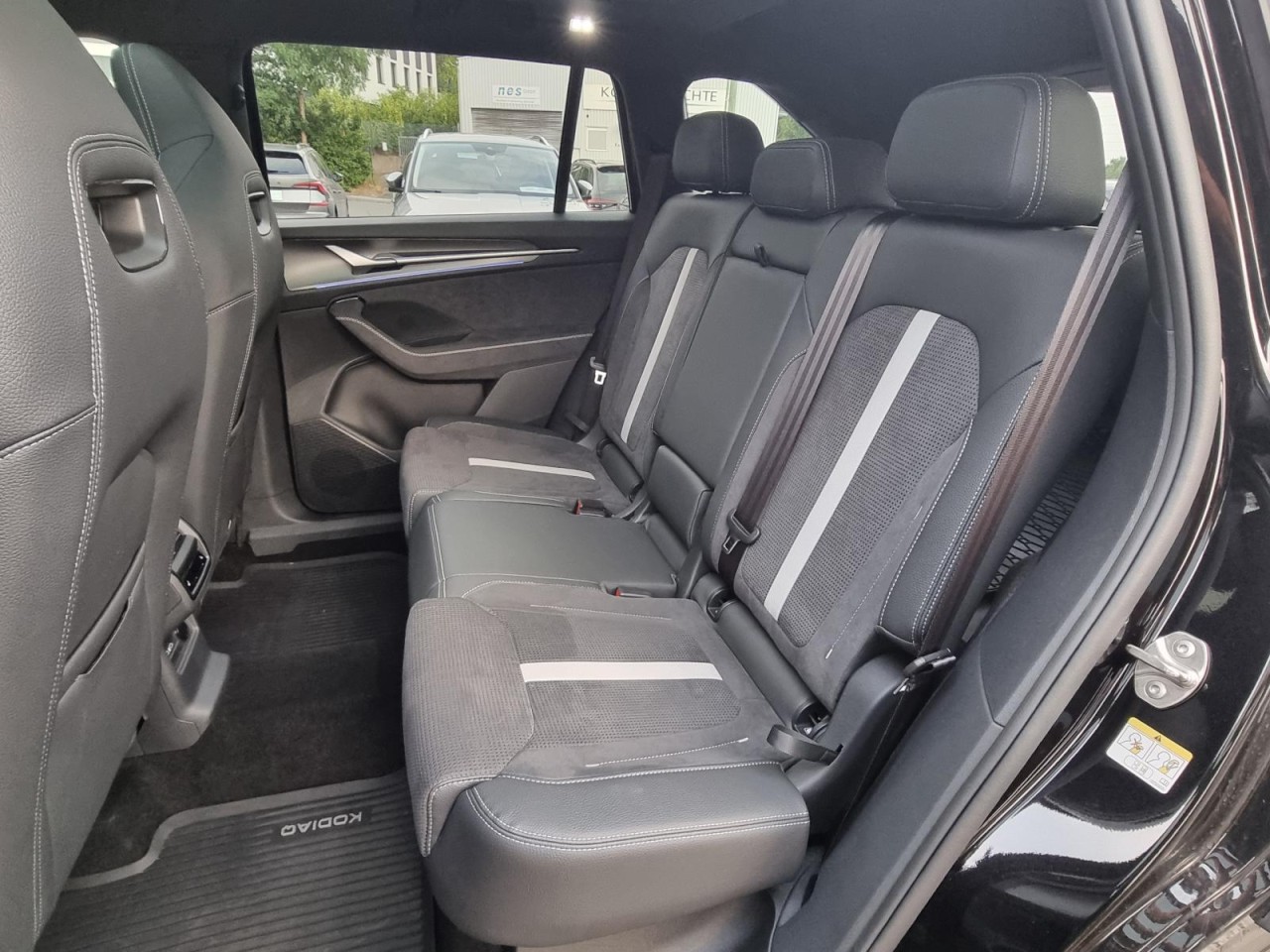 Kodiaq 2.0 TDI DSG Sportline 4×4 NAVI AHK STHZ - Bild 17