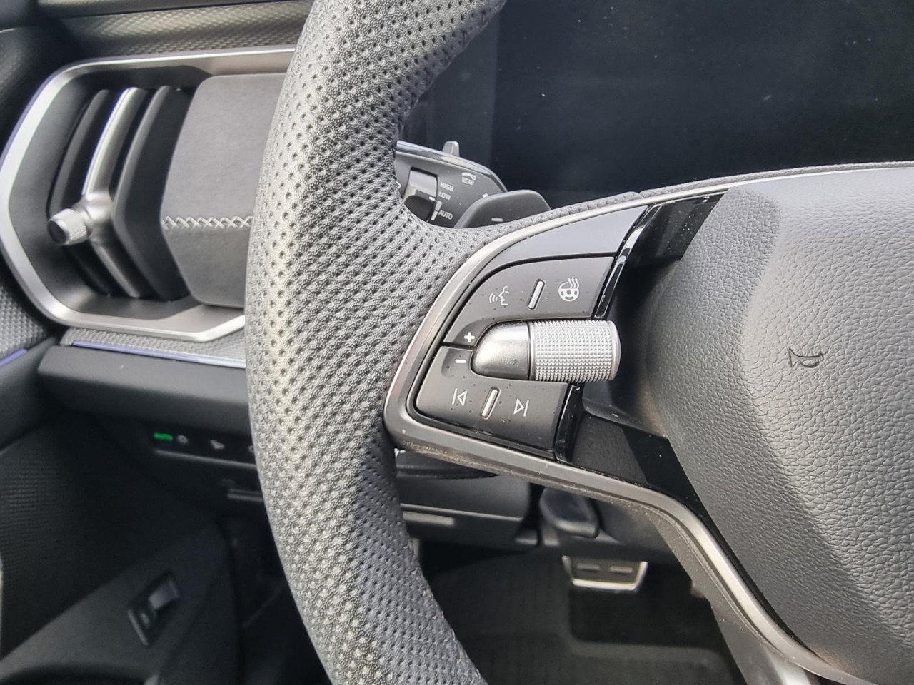 Kodiaq 2.0 TDI DSG Sportline 4×4 NAVI AHK STHZ - Bild 31