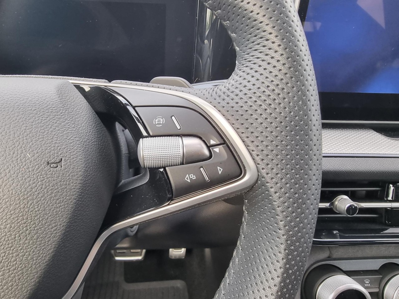 Kodiaq 2.0 TDI DSG Sportline 4×4 NAVI AHK STHZ - Bild 32