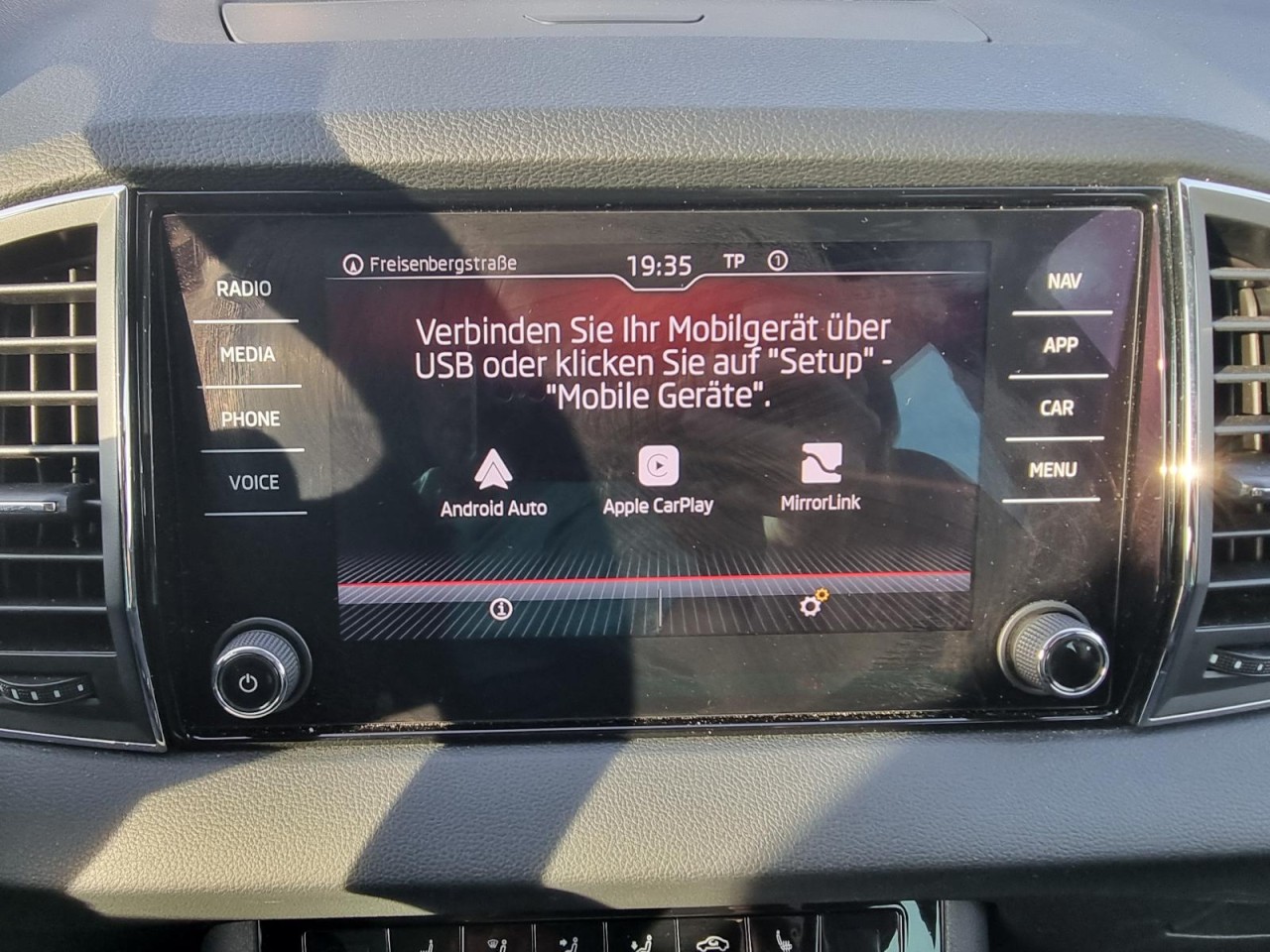 Karoq 1.5 TSI ACT Clever AHK KAM NAV LED KLIMA - Bild 11