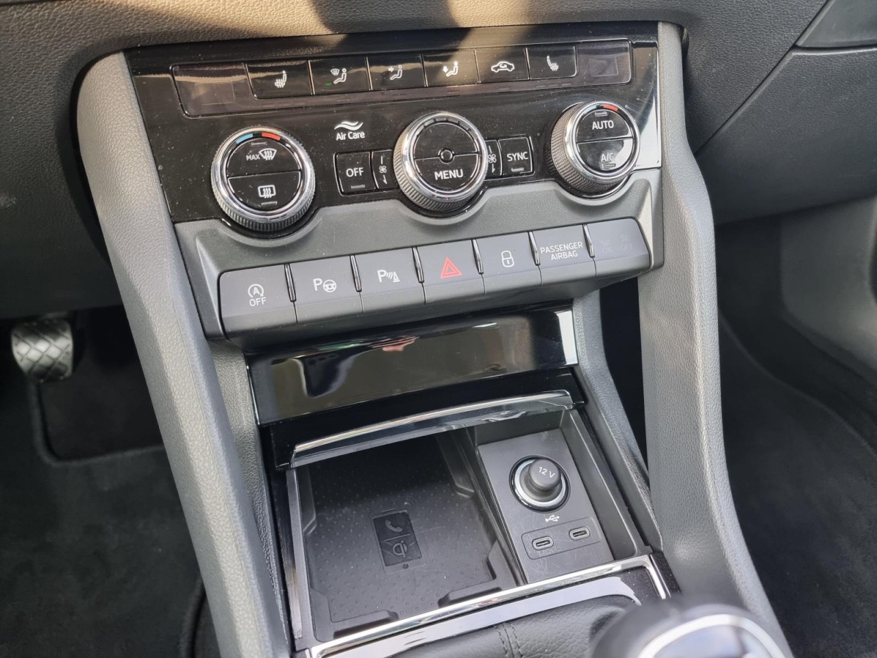 Karoq 1.5 TSI ACT Clever AHK KAM NAV LED KLIMA - Bild 14