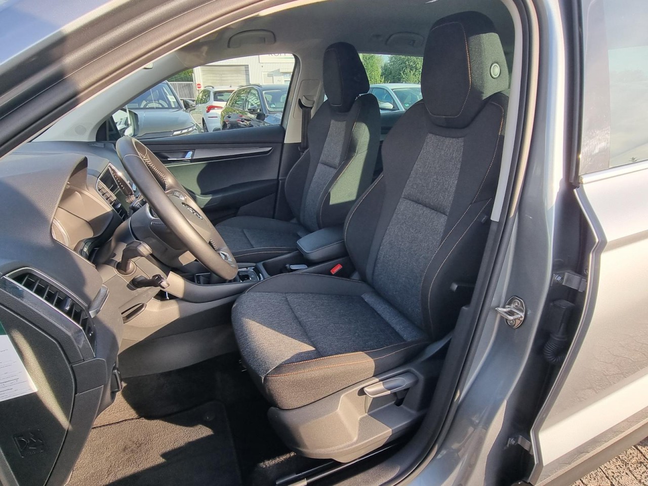 Karoq 1.5 TSI ACT Clever AHK KAM NAV LED KLIMA - Bild 18