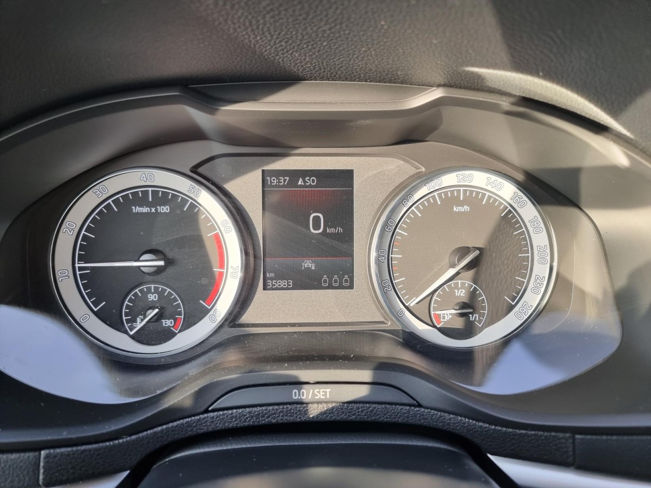 Karoq 1.5 TSI ACT Clever AHK KAM NAV LED KLIMA - Bild 30