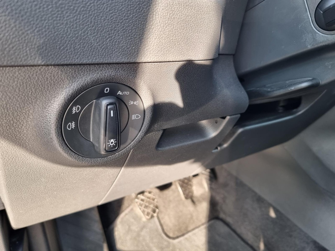 Karoq 1.5 TSI ACT Clever AHK KAM NAV LED KLIMA - Bild 5