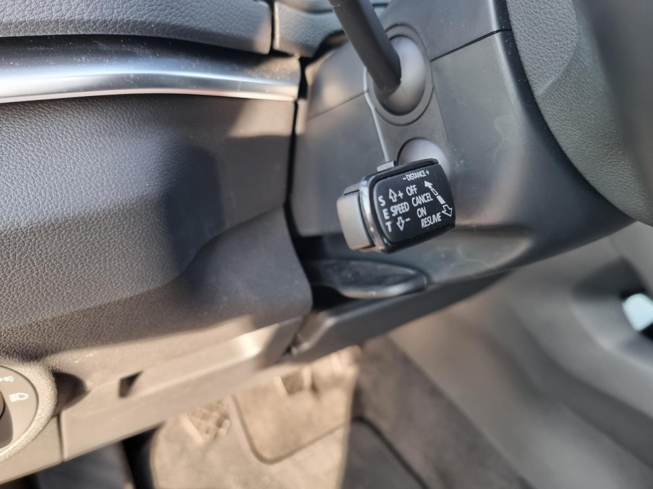 Karoq 1.5 TSI ACT Clever AHK KAM NAV LED KLIMA - Bild 6