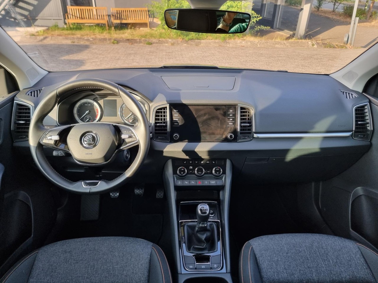 Karoq 1.5 TSI ACT Clever AHK KAM NAV LED KLIMA - Bild 7