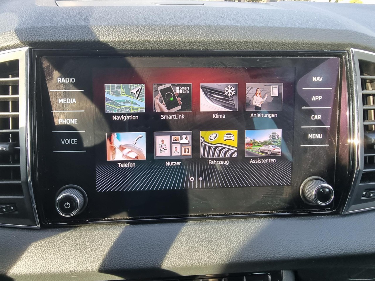 Karoq 1.5 TSI ACT Clever AHK KAM NAV LED KLIMA - Bild 8