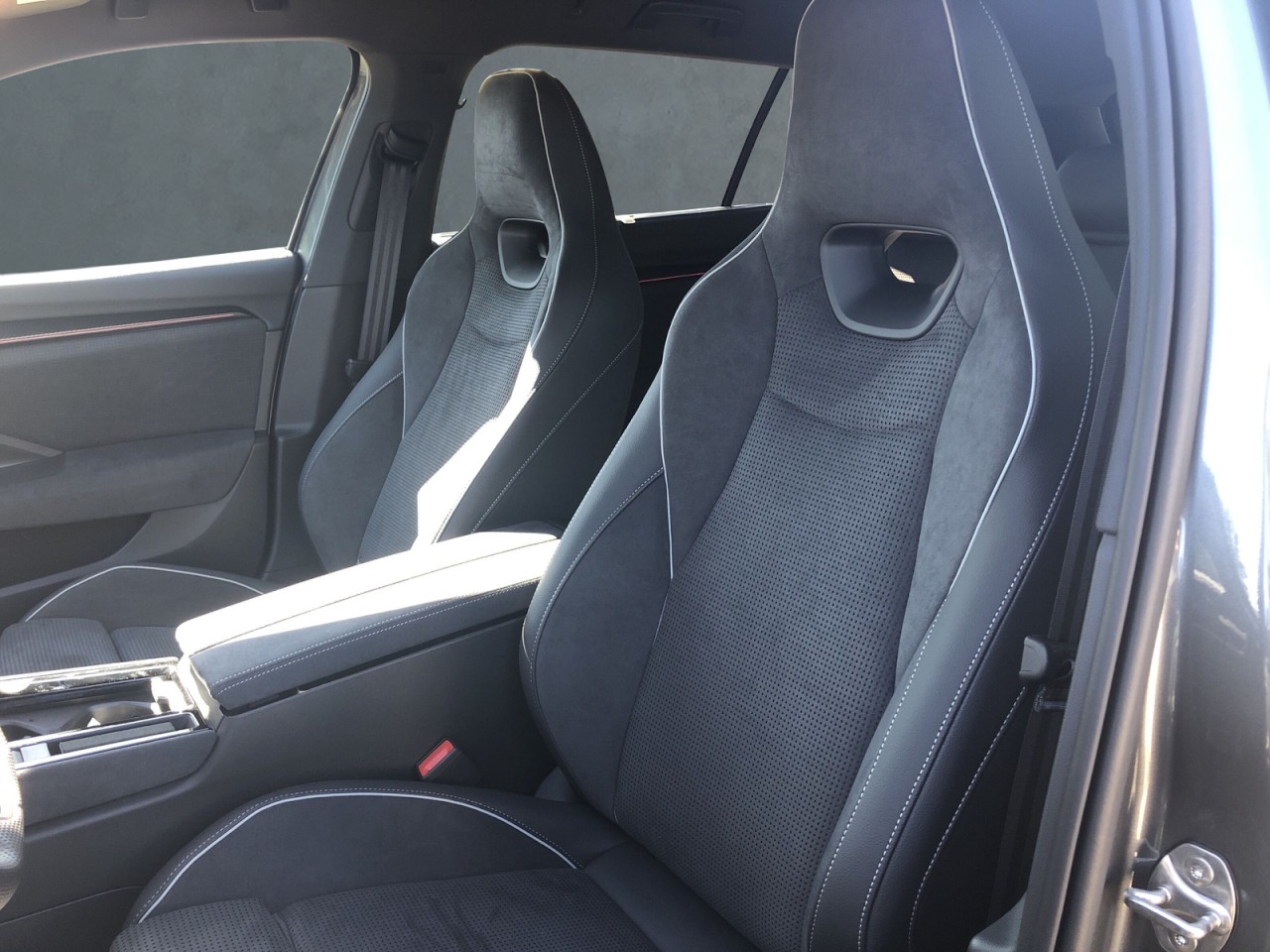 Skoda Superb Cb.SPORTL. 2.0TDI DSG+4x4+AHK+NAVI+MATRIX