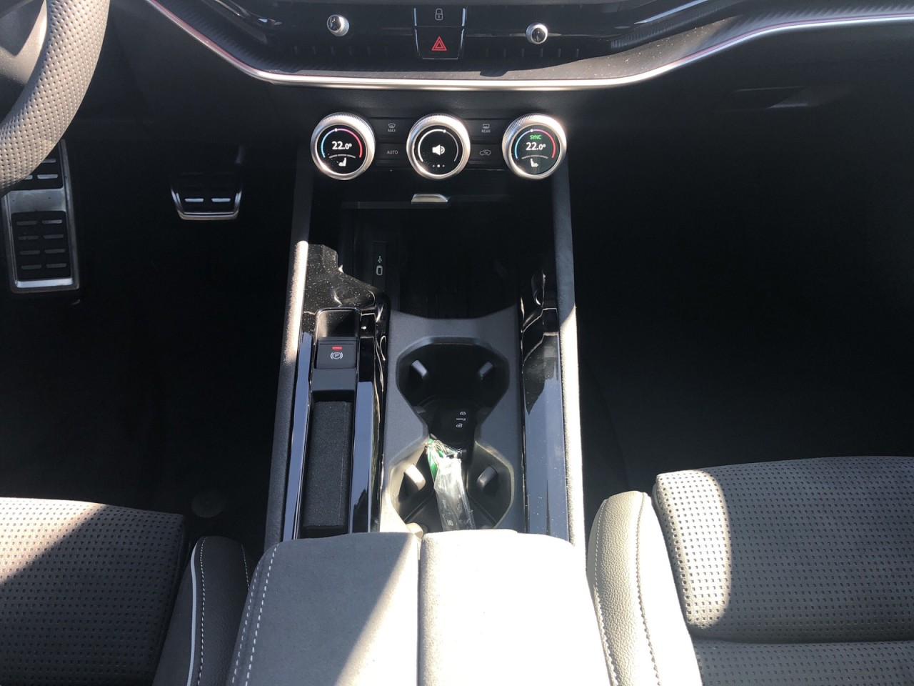 Skoda Superb Cb.SPORTL. 2.0TDI DSG+4x4+AHK+NAVI+MATRIX