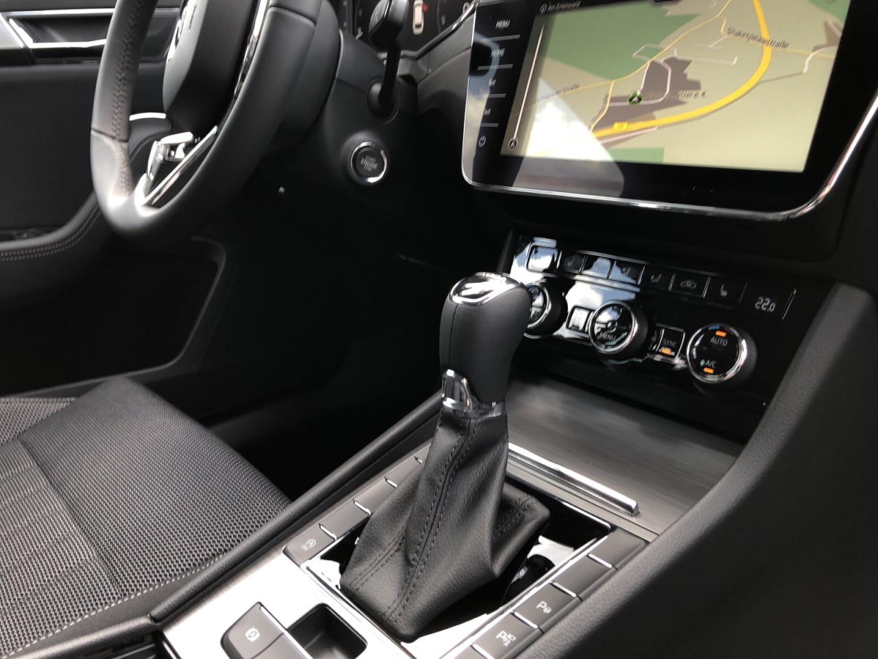 Skoda Superb Cb. STYLE 2.0 TDI DSG AHK+NAVI+ACC+MATRIX