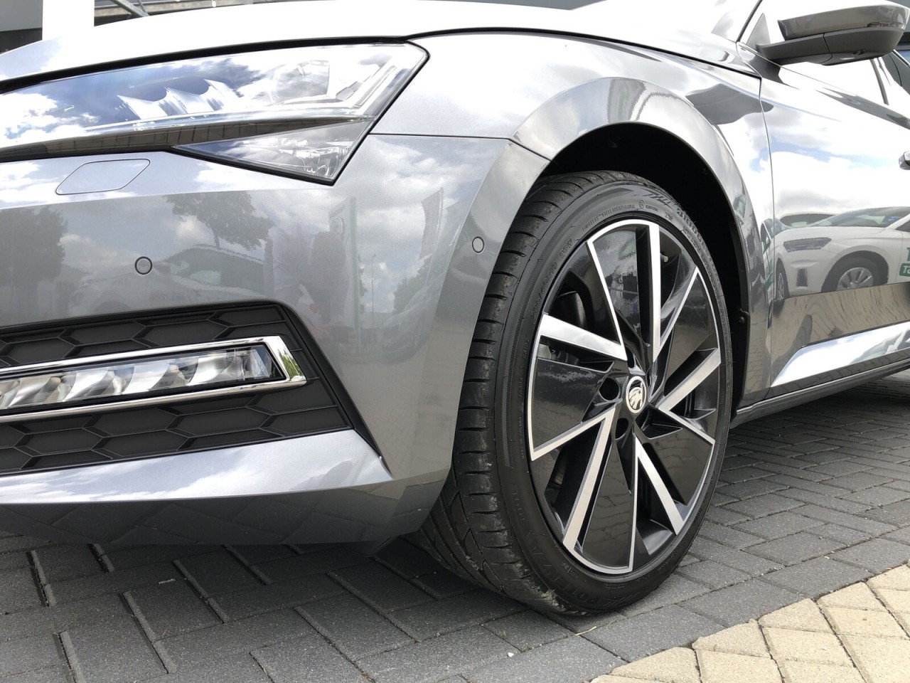 Skoda Superb Cb. STYLE 2.0 TDI DSG AHK+NAVI+ACC+MATRIX