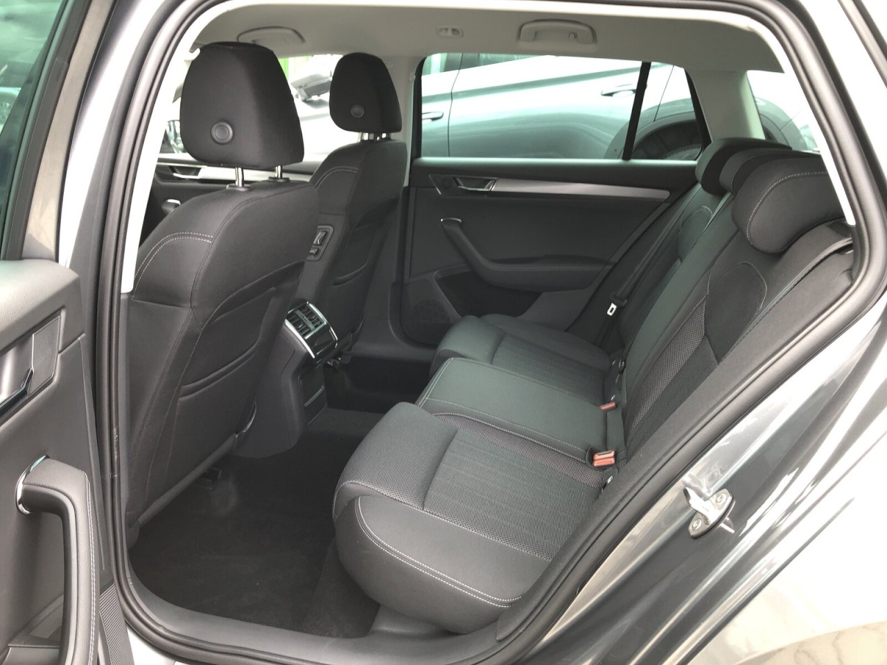 Skoda Superb Cb. STYLE 2.0 TDI DSG AHK+NAVI+ACC+MATRIX