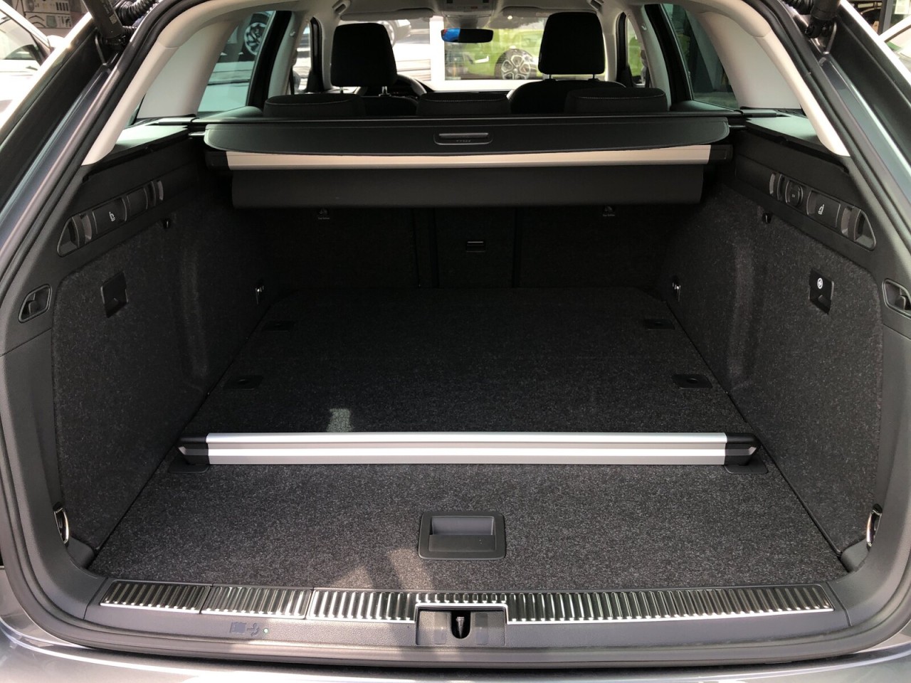 Skoda Superb Cb. STYLE 2.0 TDI DSG AHK+NAVI+ACC+MATRIX