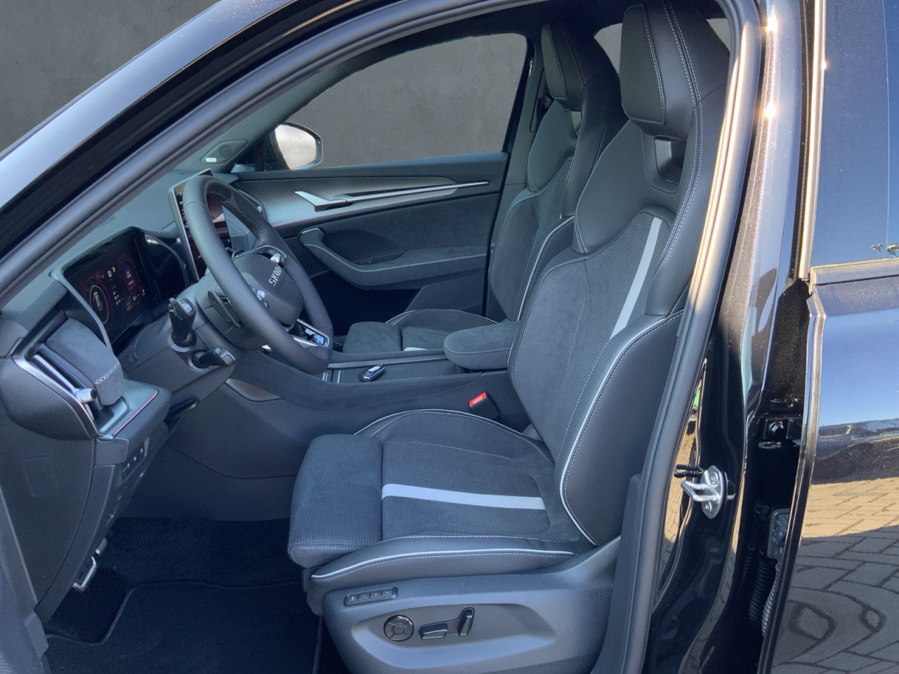 Skoda Kodiaq SPORTLINE 2.0TDI DSG 4x4 AHK+NAVI+ACC+DCC