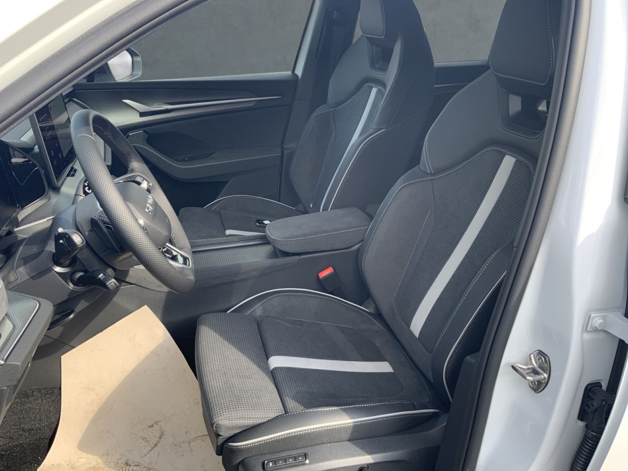Skoda Kodiaq iV SPORTLINE 1.5 TSI DSG AHK+ACC+DCC+NAVI