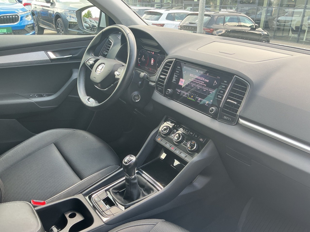 Skoda Karoq TOUR 1.0 TSI NAVI+4xSHZ+ACC+PDC+KESSY+LED