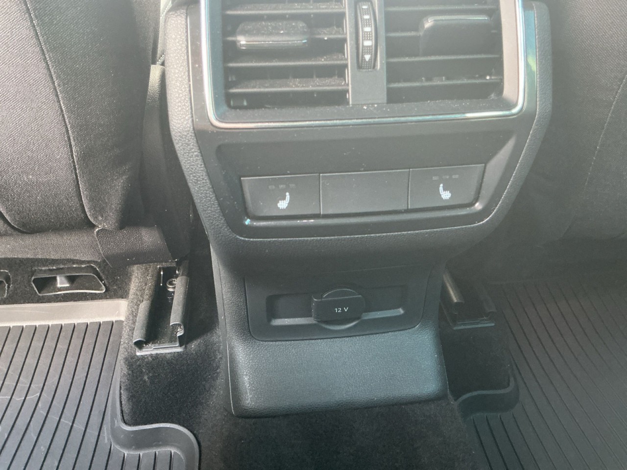 Skoda Karoq TOUR 1.0 TSI NAVI+4xSHZ+ACC+PDC+KESSY+LED