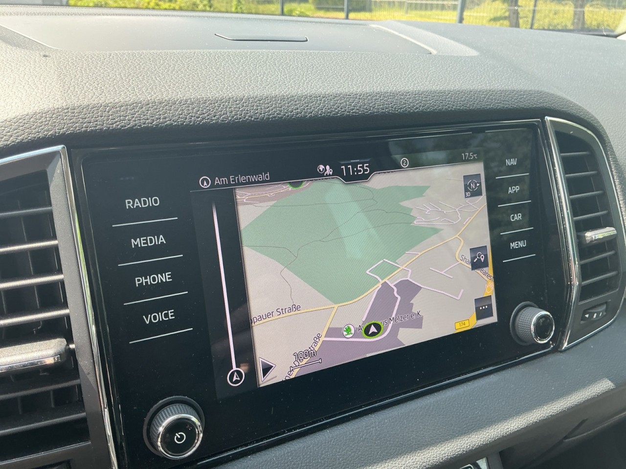 Skoda Karoq TOUR 1.0 TSI NAVI+4xSHZ+ACC+PDC+KESSY+LED