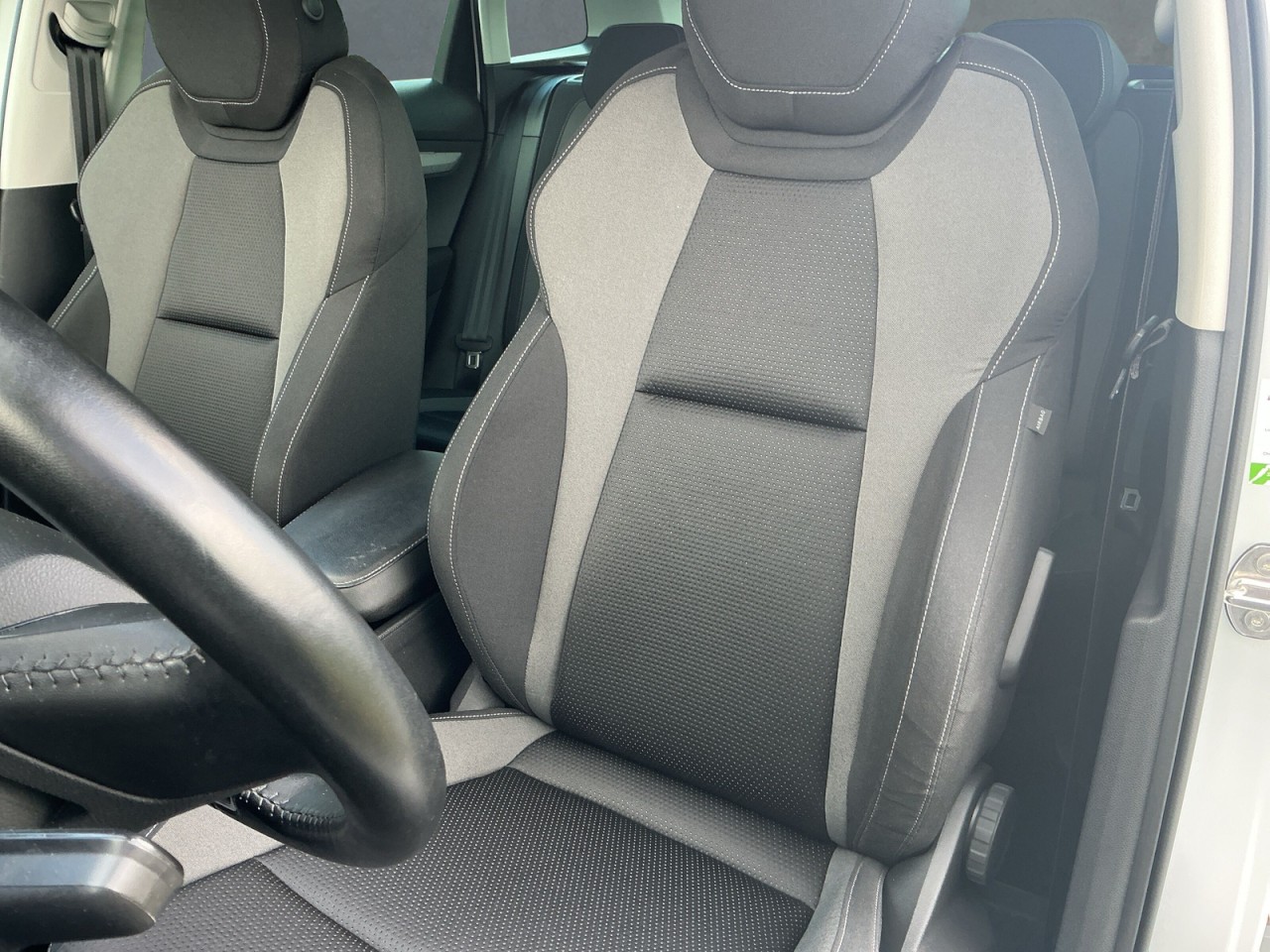 Skoda Karoq TOUR 1.0 TSI NAVI+4xSHZ+ACC+PDC+KESSY+LED