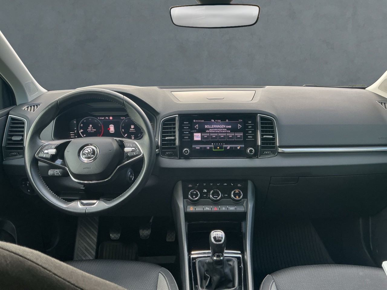 Skoda Karoq TOUR 1.0 TSI NAVI+4xSHZ+ACC+PDC+KESSY+LED