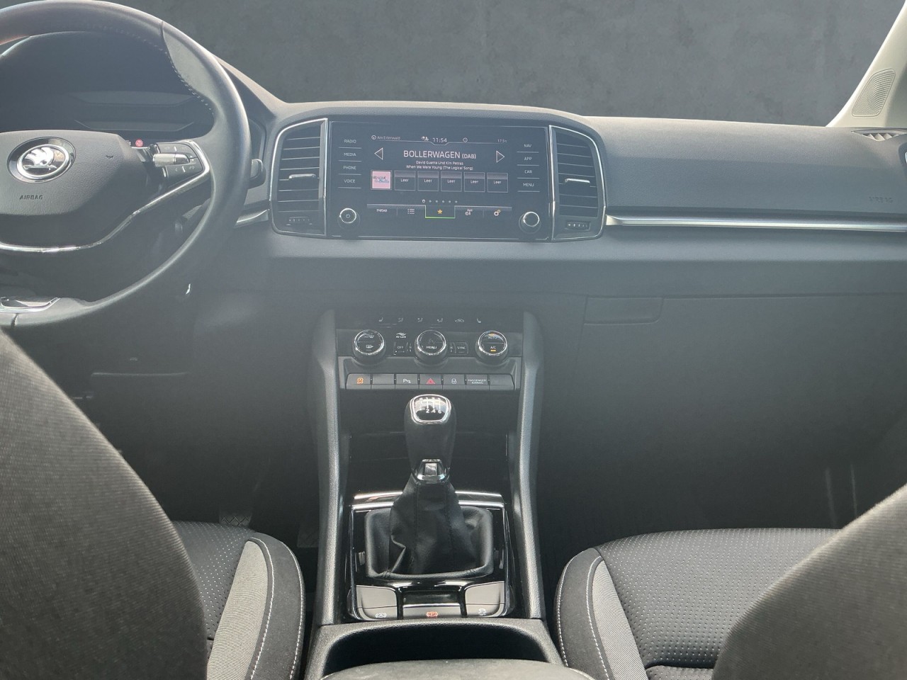 Skoda Karoq TOUR 1.0 TSI NAVI+4xSHZ+ACC+PDC+KESSY+LED