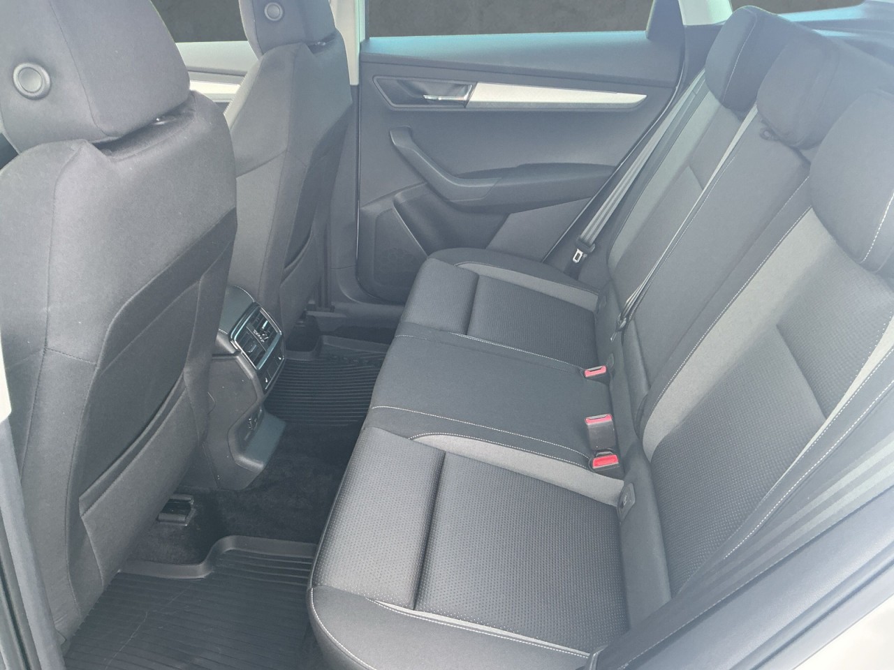 Skoda Karoq TOUR 1.0 TSI NAVI+4xSHZ+ACC+PDC+KESSY+LED