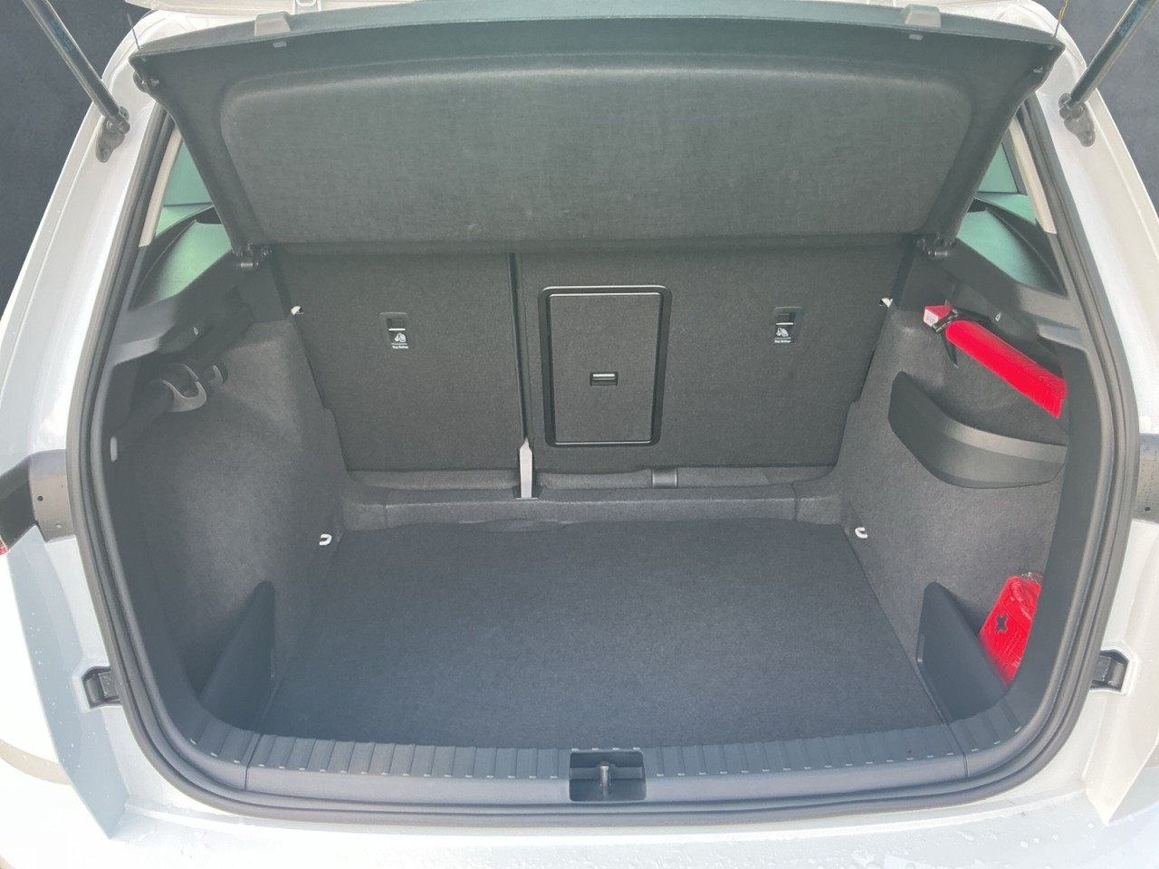 Skoda Karoq TOUR 1.0 TSI NAVI+4xSHZ+ACC+PDC+KESSY+LED