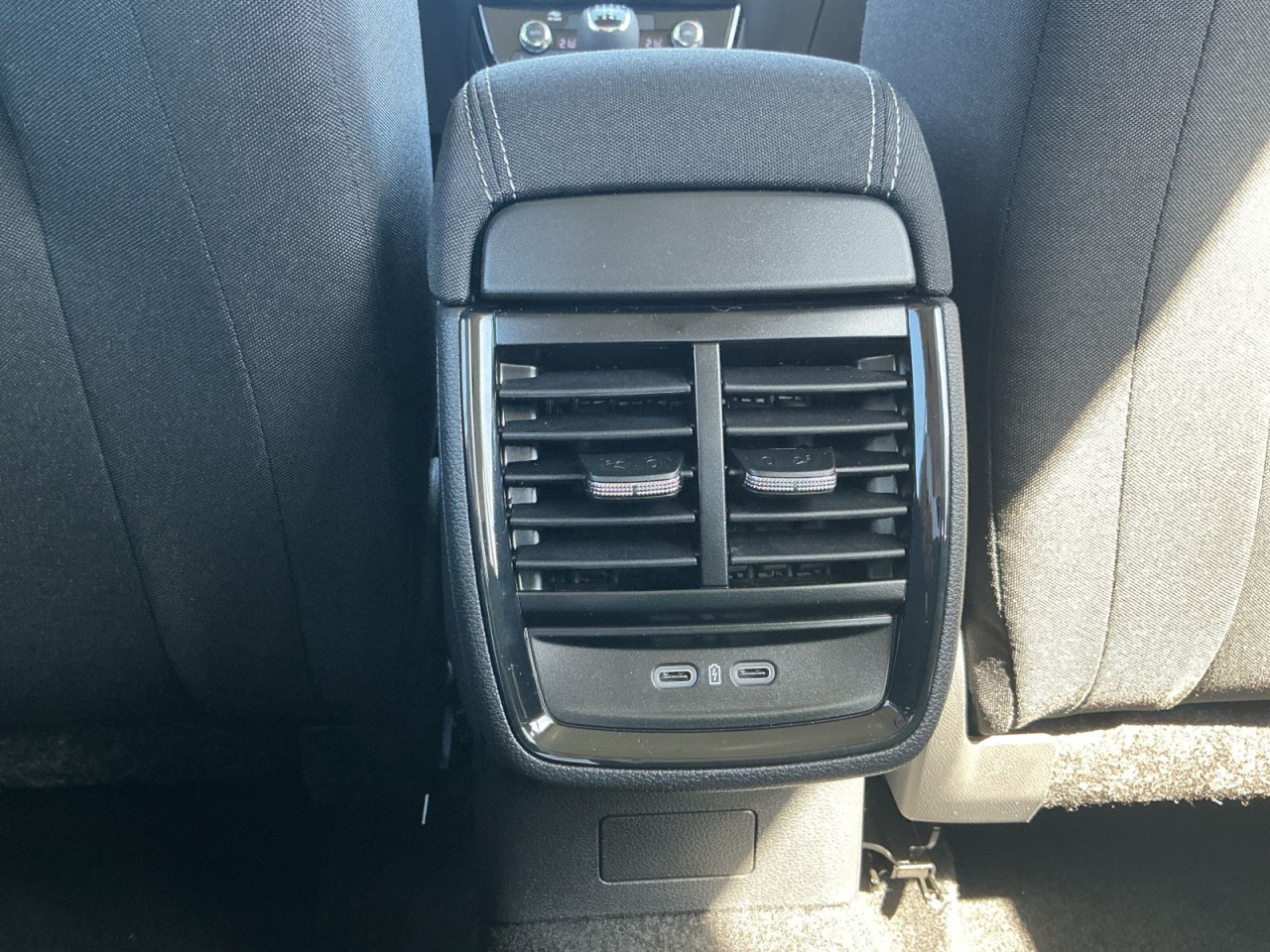 Skoda Kamiq SELECTION 1.0TSI ALU+PDC+SHZ+SMARTLINK+GRA