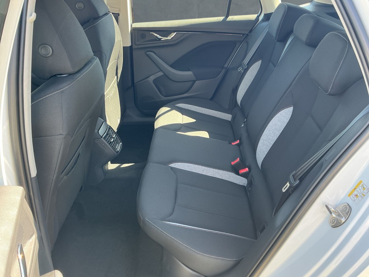 Skoda Kamiq SELECTION 1.0TSI ALU+PDC+SHZ+SMARTLINK+GRA