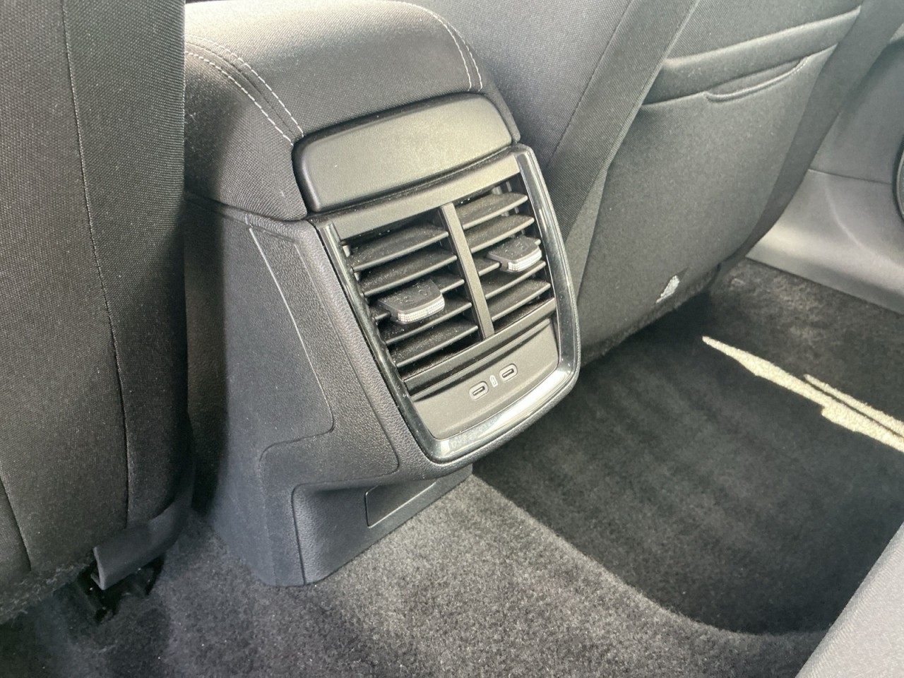 Skoda Kamiq SELECTION 1.0 TSI AHK+PDC+SHZ+SMART-LINK