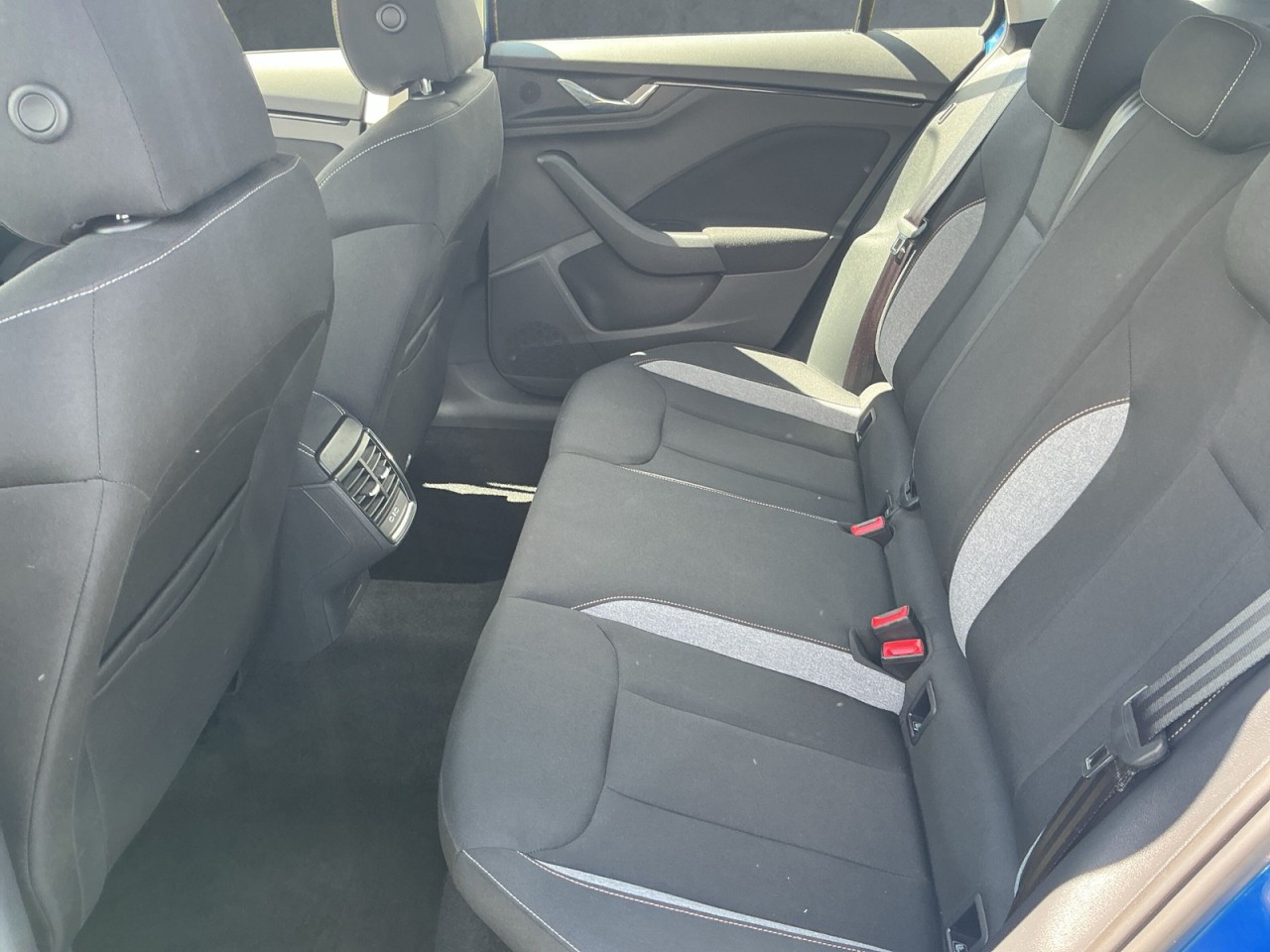 Skoda Kamiq SELECTION 1.0 TSI AHK+PDC+SHZ+SMART-LINK