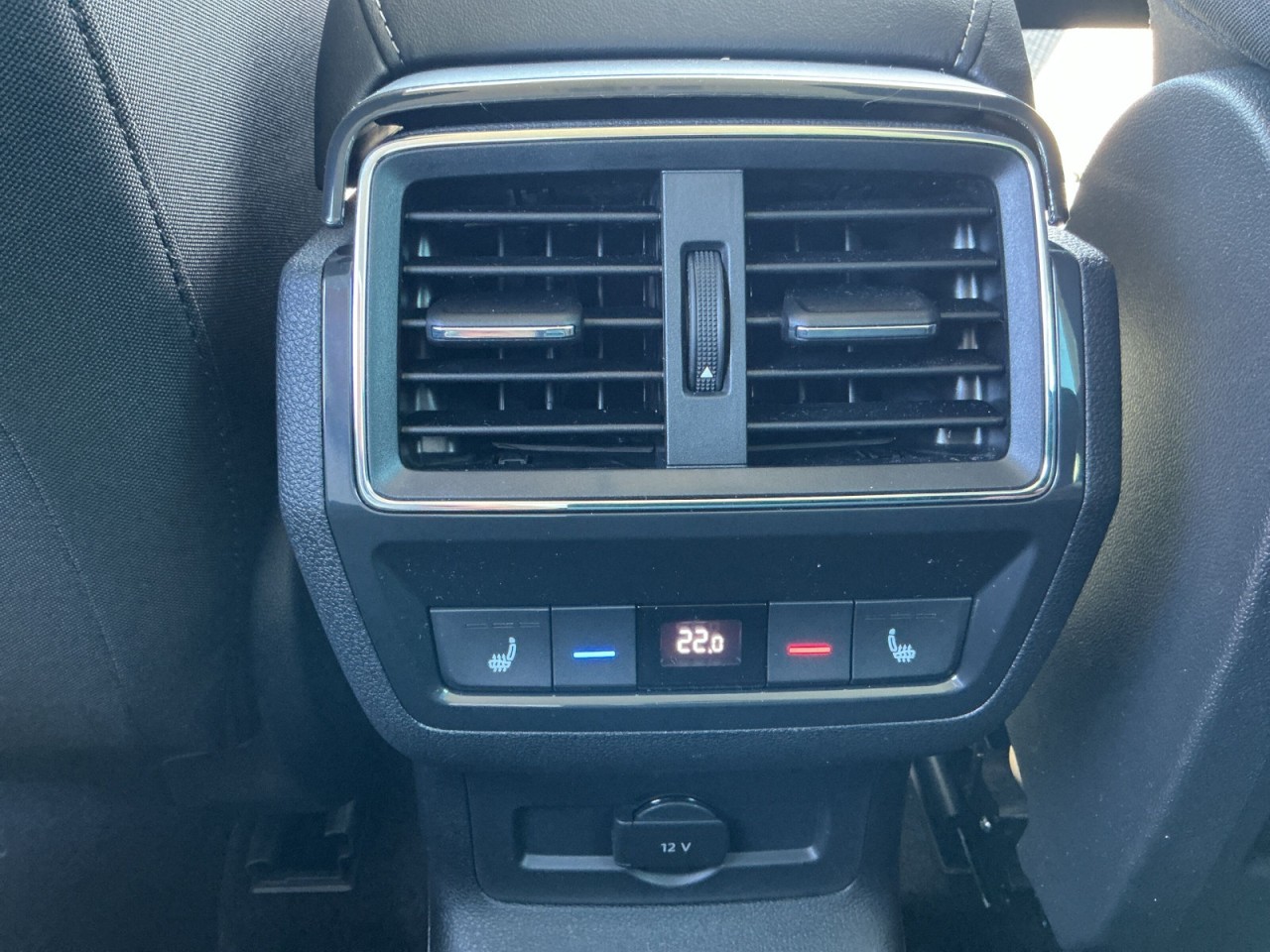 Skoda Karoq BALANCE 2.0 TDI DSG 4x4+AHK+NAVI+MATRIX+VC