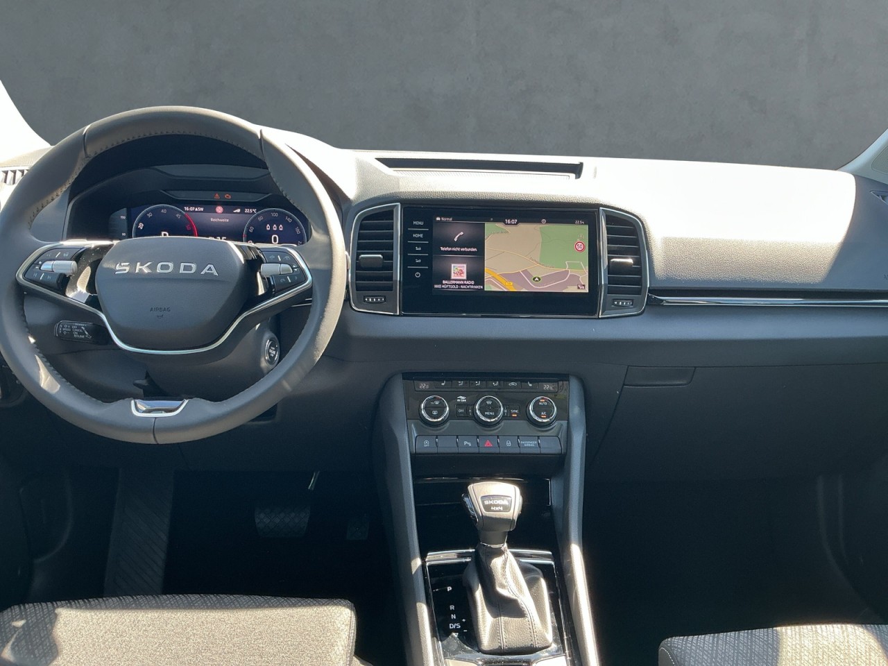 Skoda Karoq BALANCE 2.0 TDI DSG 4x4+AHK+NAVI+MATRIX+VC