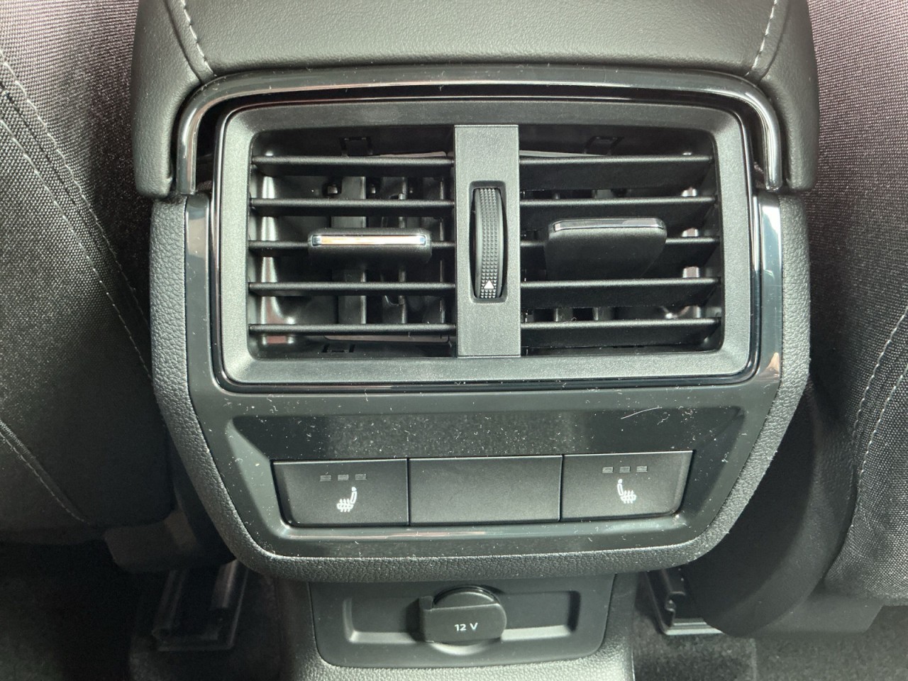 Skoda Karoq SPORTLINE 2.0 TSI DSG 4x4 AHK+NAVI+ACC+DCC