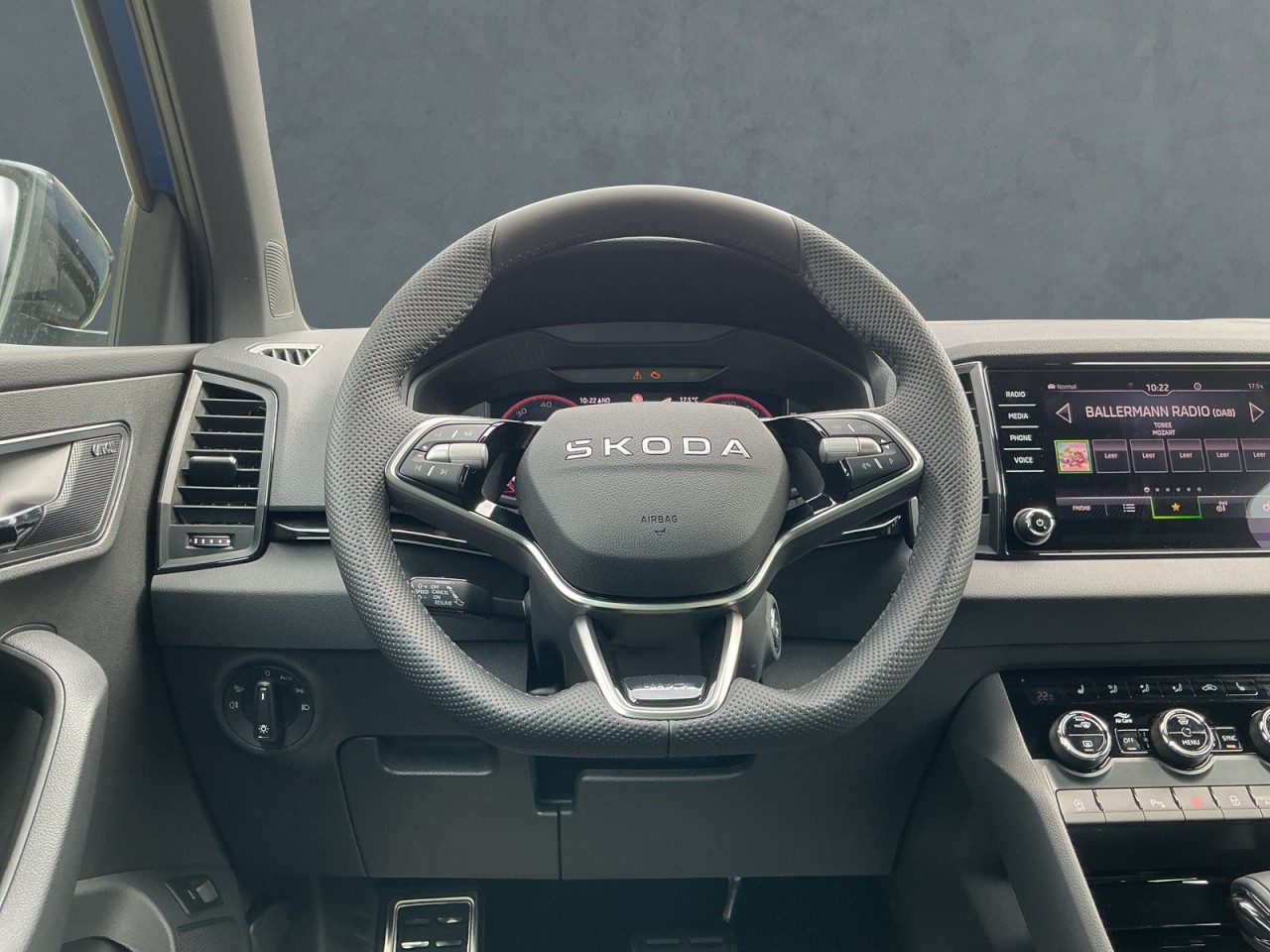 Skoda Karoq SPORTLINE 2.0 TSI DSG 4x4 AHK+NAVI+ACC+DCC