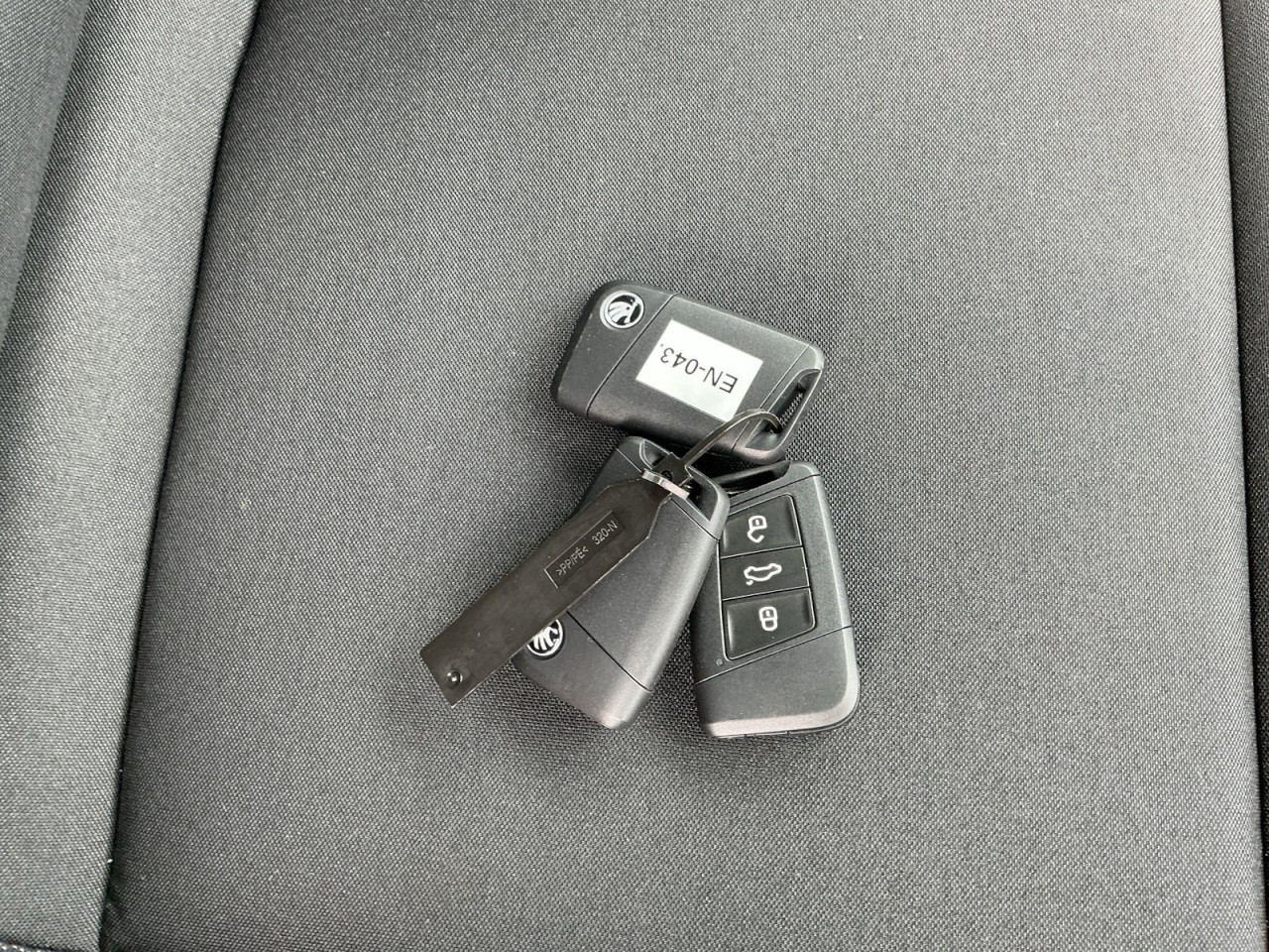 Skoda Karoq BALANCE 1.5 TSI DSG AHK+MATRIX+5J-GARANTIE