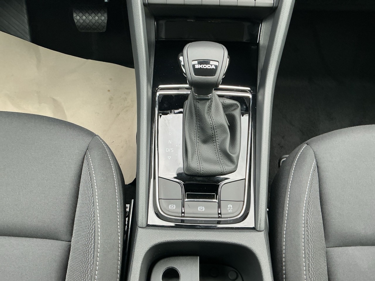 Skoda Karoq BALANCE 1.5 TSI DSG AHK+MATRIX+5J-GARANTIE