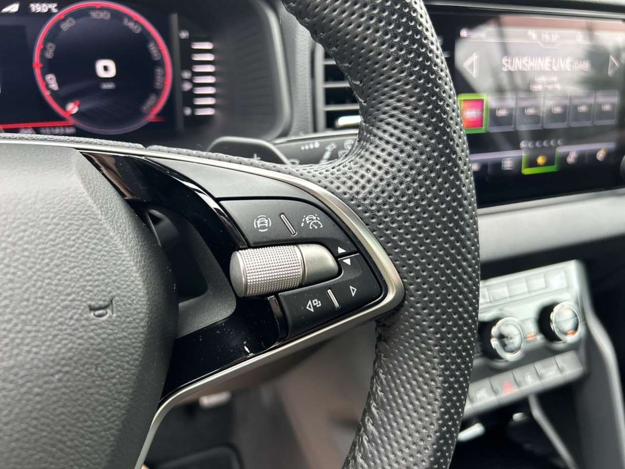 Skoda Karoq SPORTLINE 1.5 TSI DSG AHK+NAVI+WSS BEHEIZT