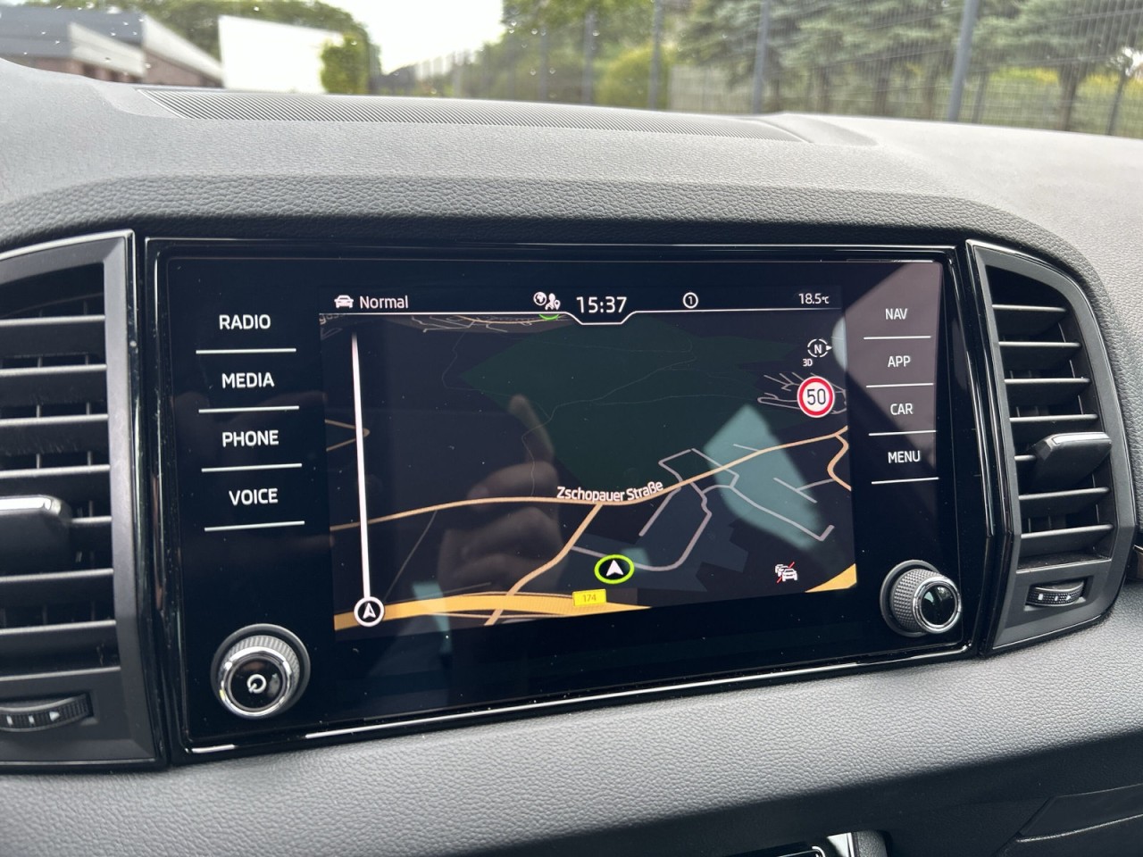 Skoda Karoq SPORTLINE 1.5 TSI DSG AHK+NAVI+WSS BEHEIZT