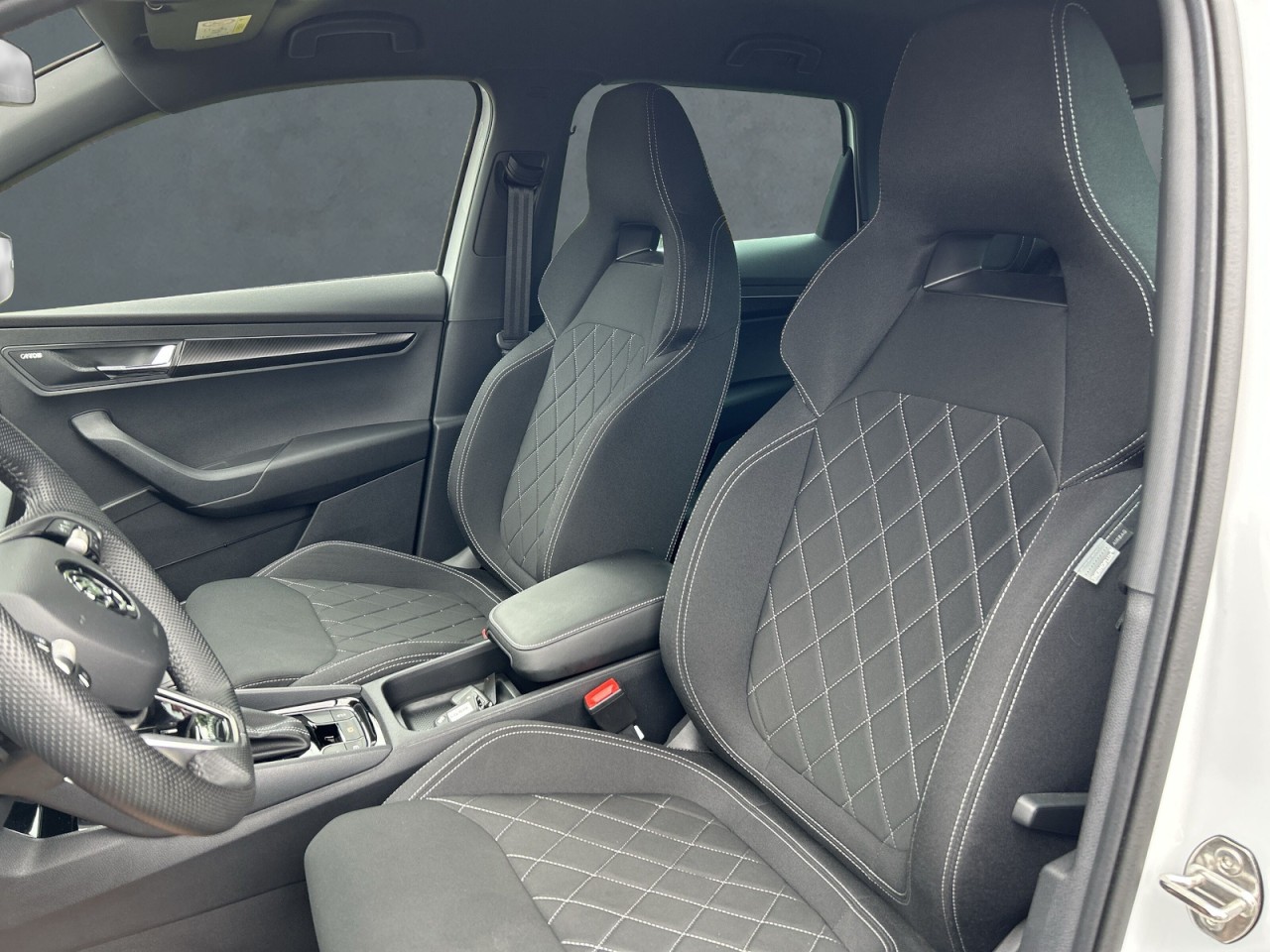 Skoda Karoq SPORTLINE 1.5 TSI DSG AHK+NAVI+WSS BEHEIZT