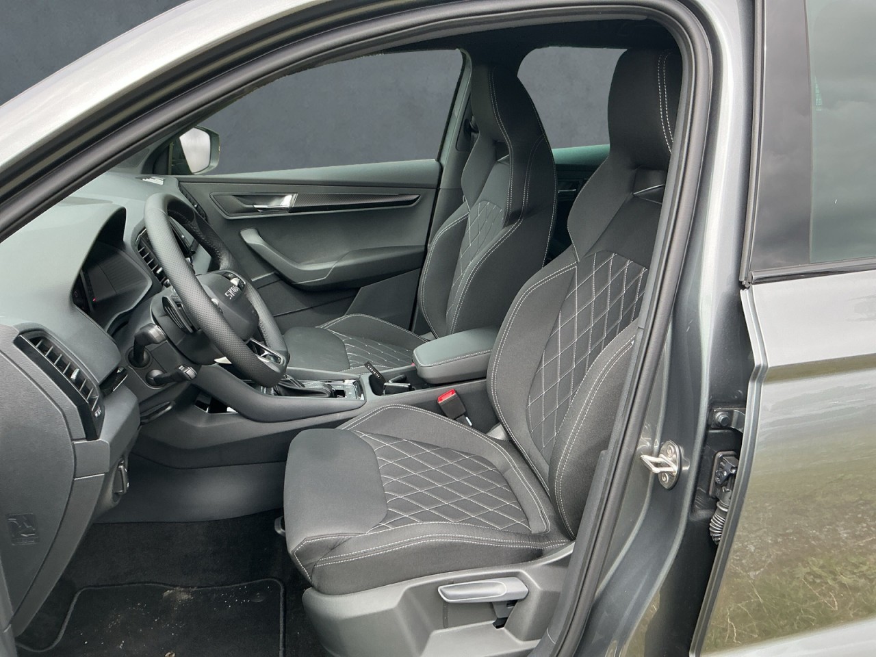 Skoda Karoq SPORTLINE 2.0TDI DSG 4x4 AHK+NAVI+STANDHZG
