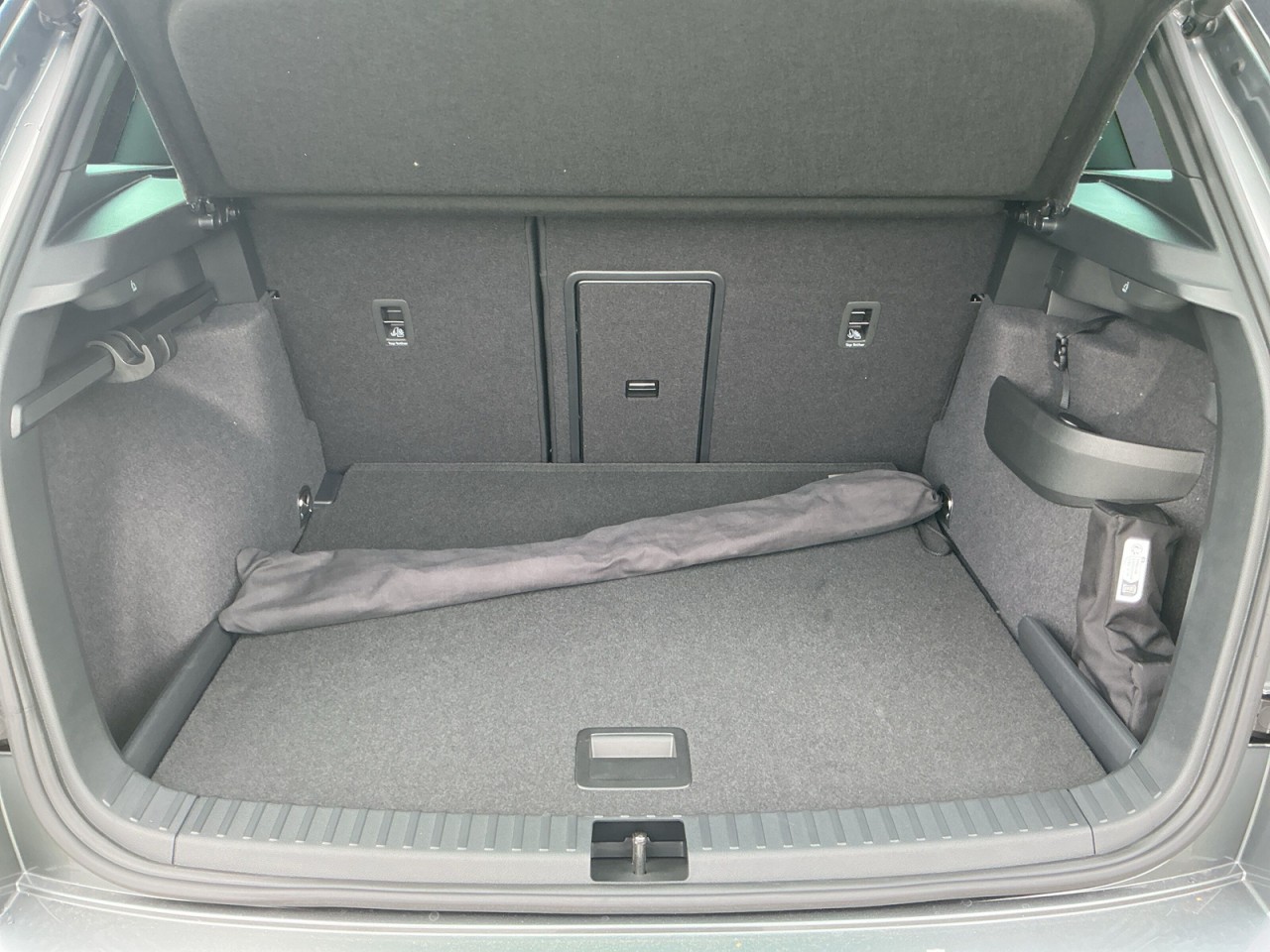 Skoda Karoq SPORTLINE 2.0TDI DSG 4x4 AHK+NAVI+STANDHZG